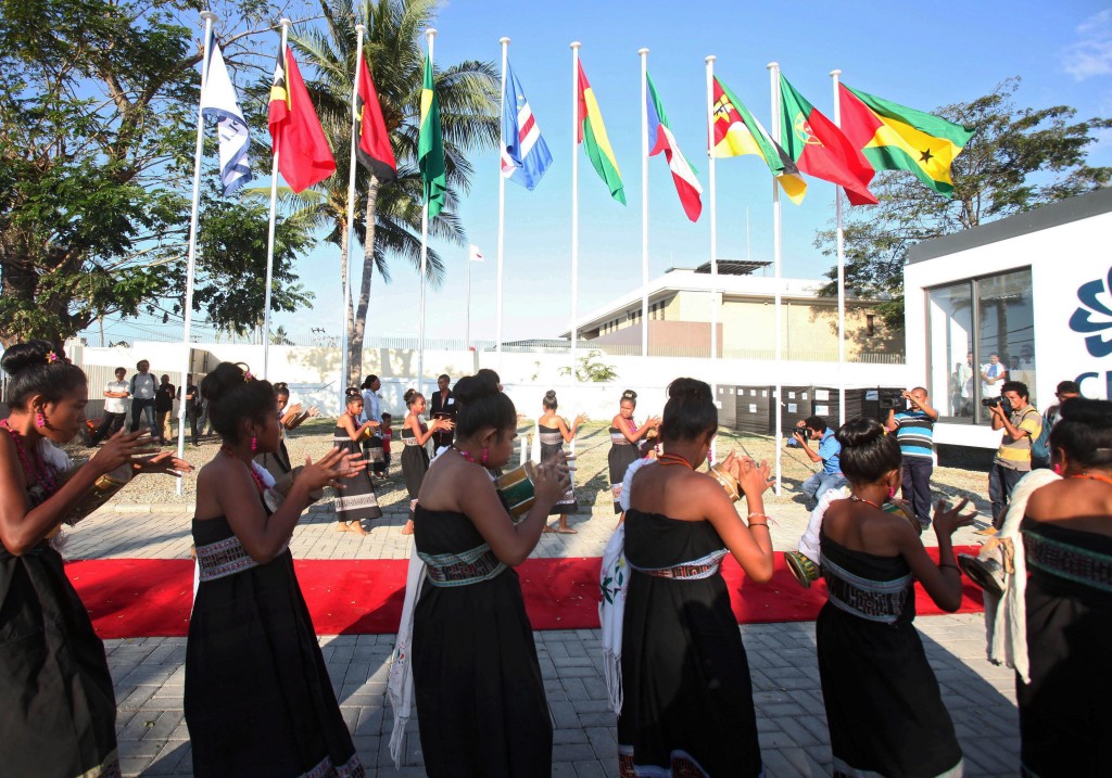 epa04857561 East Timorese dance in front of the Portuguese-speaking countries new office in Dili, East Timor, 23 July 2015. Timor-Leste is hosting a meeting between Portuguese-speaking countries (Portugal, Angola, Brazil, Cape Verde, Guinea Bissau, Mozambique, Macau) with China. EPA/ANTONIO DASIPARU