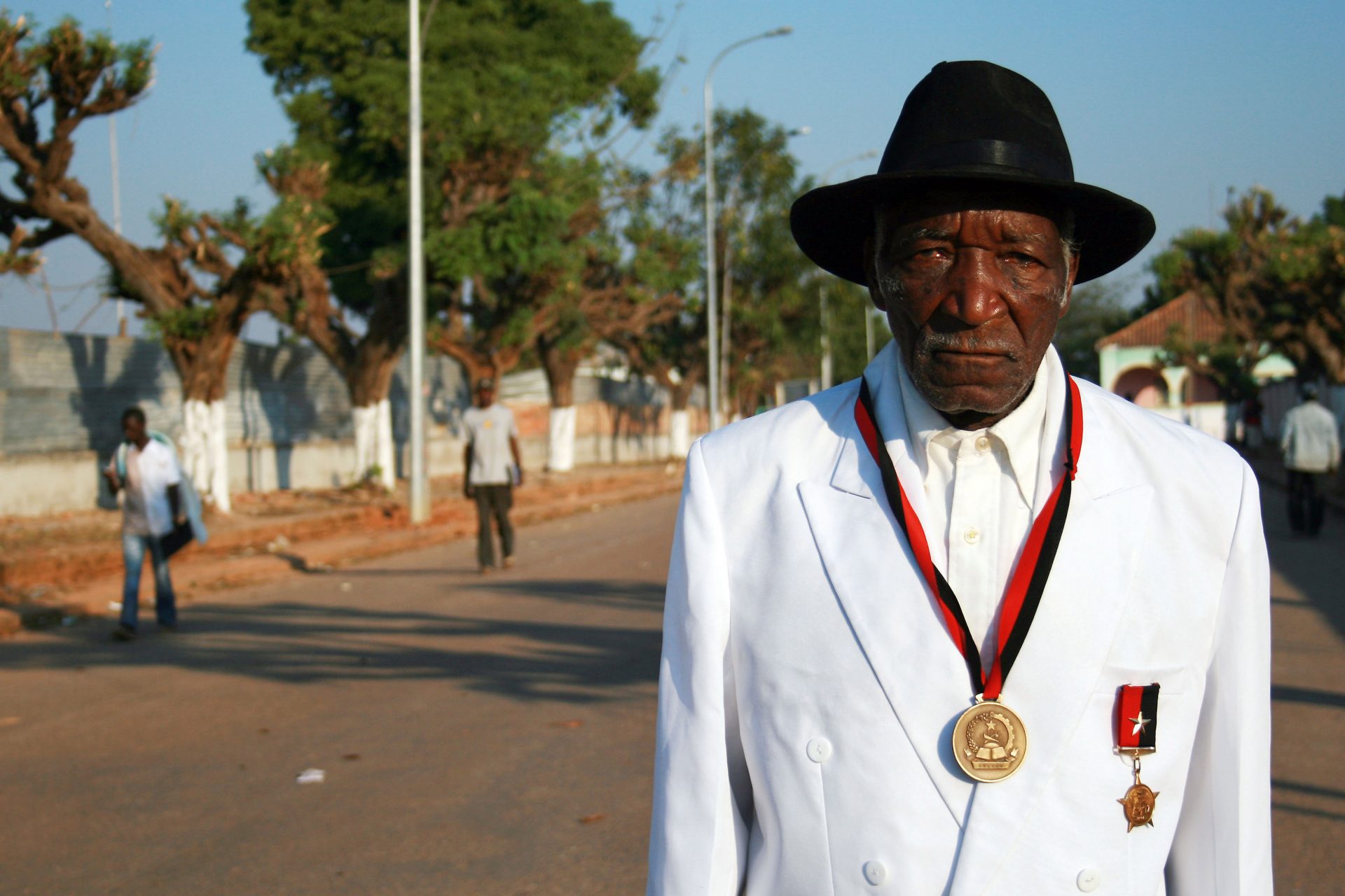Augusto Katyopololo, 97 anos, o soba dos sobas, já era rei no tempo colonial, continuou a sê-lo durante a guerra civil, fugiu de Savimbi e abraçou o MPLA, que o apresenta em posição elegível às próximas legislativas, Bailundo, Angola, 28 de agosto de 2008. HENRIQUE BOTEQUILHA/LUSA