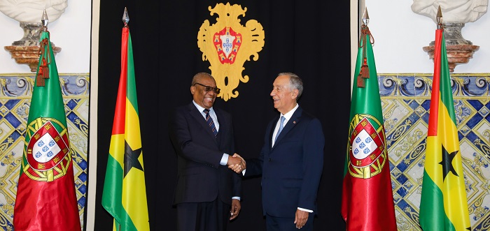 O Presidente de São Tomé e Príncipe Evaristo Carvalho (E) e o Presidente de Portugal Marcelo Rebelo de Sousa (D), Lisboa,Portugal, 10 de maio de 2017. TIAGO PETINGA/LUSA