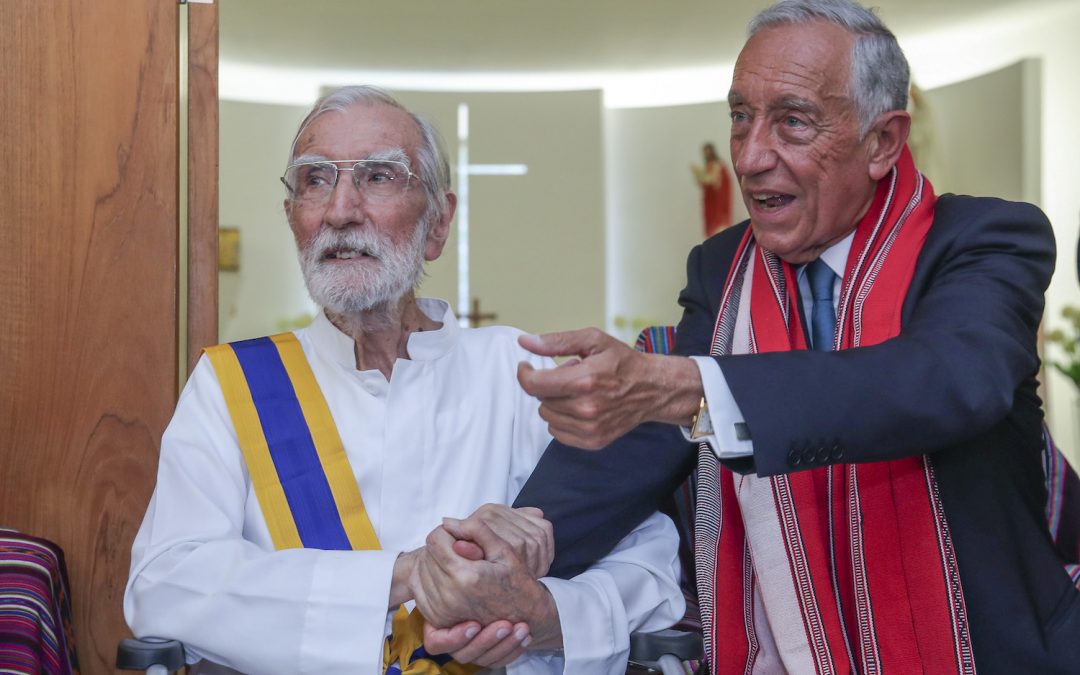Timor-Leste/20 anos: Marcelo vê bandeira de 1975 e condecora português há mais tempo no país